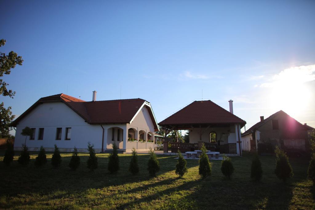 Hotel Csaronda Vendegház Csaroda Exterior foto